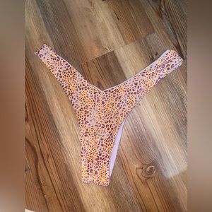 Reversible bikini bottoms